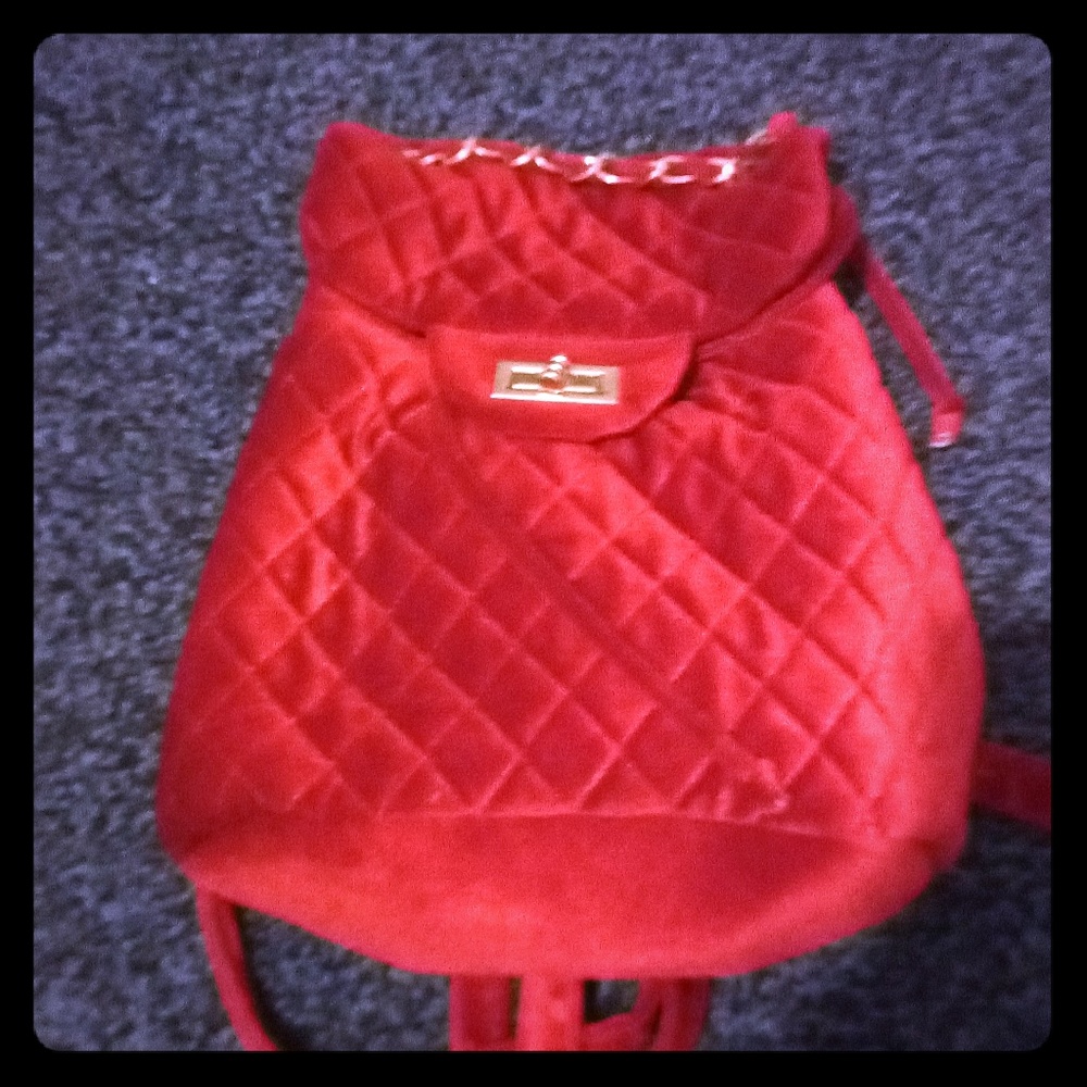 Im selling a velvet red $65 dollar bag for you